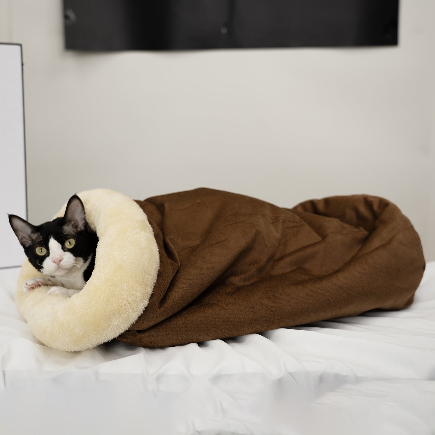 Pet Bed Winter Fleece-Lined Warm Cat Bed – Designed for Modern Living